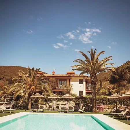 Il Mandorlo Aparthotel 4*