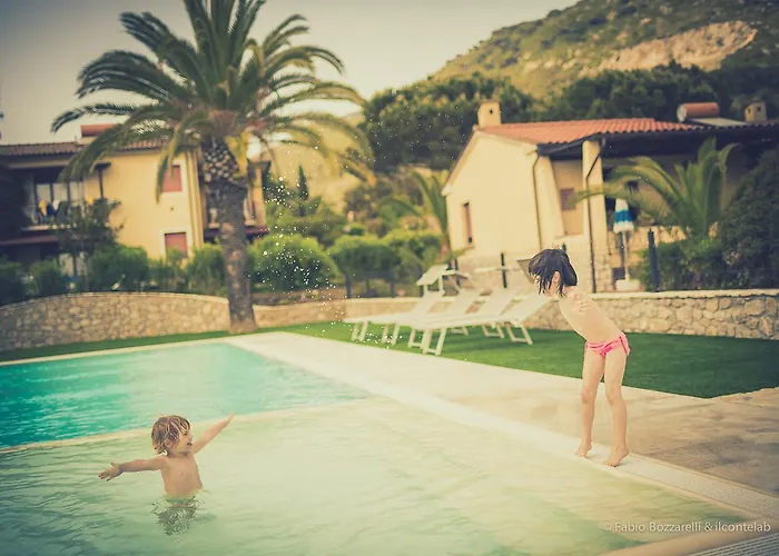 Ξενοδοχείο με διαμερίσματα Il Mandorlo Lacona